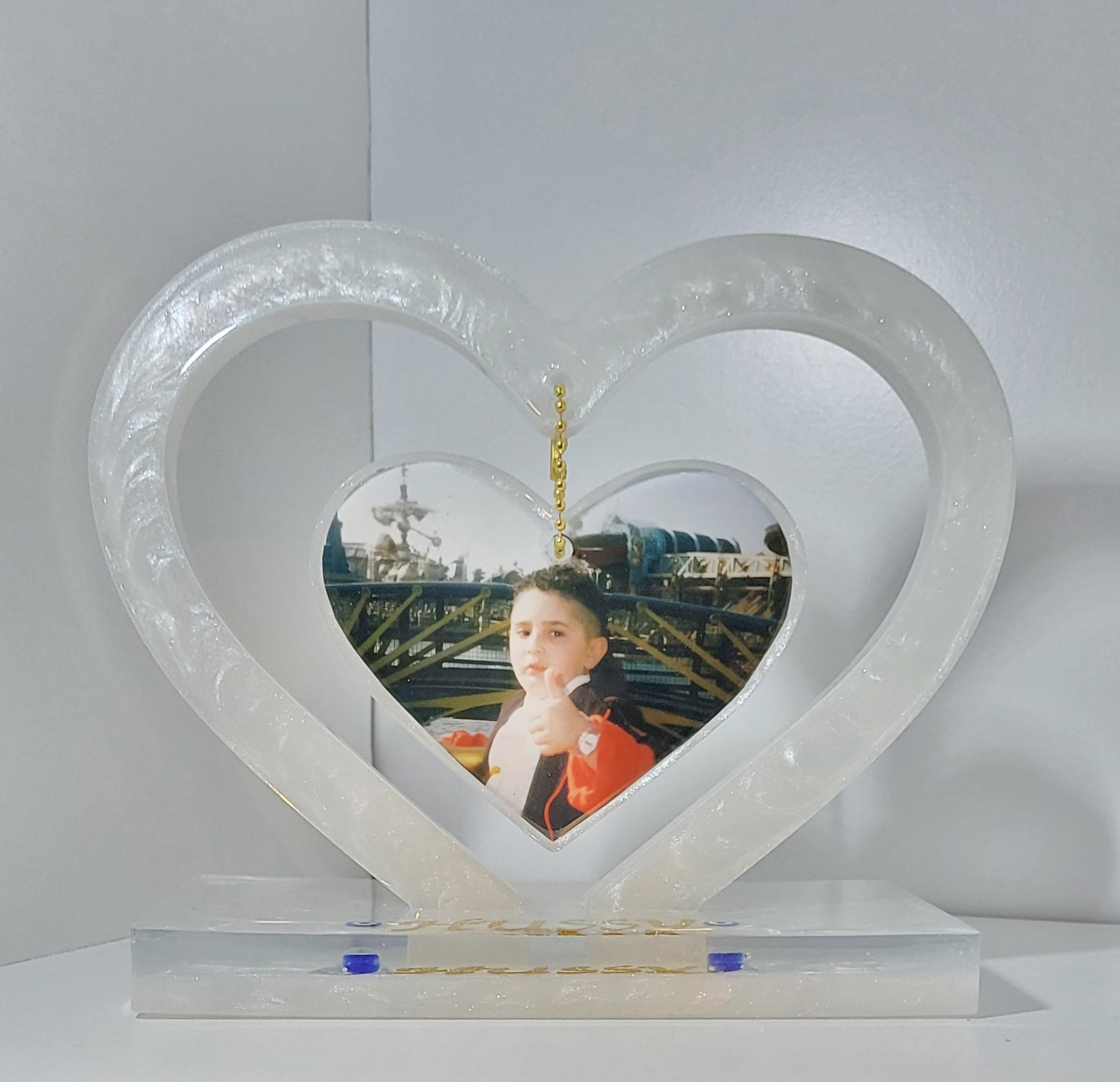 Floating Heart Stand - Swirl Colour Design